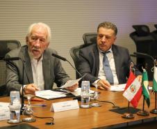Vice-governador Darci Piana apresenta Caminhos do Peabiru ao embaixador do Peru