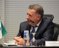 Vice-governador Darci Piana apresenta Caminhos do Peabiru ao embaixador do Peru