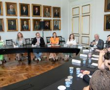 Estado amplia pesquisa e extensão voltadas a pessoas idosas para 117 municípios