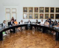 Estado amplia pesquisa e extensão voltadas a pessoas idosas para 117 municípios