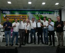 A logística do Sudoeste do Paraná vai ganhar um salto em qualidade nos próximos anos. O governador Carlos Massa Ratinho Junior iniciou nesta sexta-feira (13), por Pato Branco, uma extensa agenda voltada à melhoria da infraestrutura da região. Na cidade, ele assinou a ordem de serviço para dar início às obras de revitalização da PRC-280, agora na ligação até Clevelândia, e também lançou o edital para dar continuidade à construção do Contorno Noroeste de Pato Branco.   ”Estamos falando de investimentos que pa
