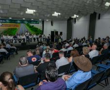 A logística do Sudoeste do Paraná vai ganhar um salto em qualidade nos próximos anos. O governador Carlos Massa Ratinho Junior iniciou nesta sexta-feira (13), por Pato Branco, uma extensa agenda voltada à melhoria da infraestrutura da região. Na cidade, ele assinou a ordem de serviço para dar início às obras de revitalização da PRC-280, agora na ligação até Clevelândia, e também lançou o edital para dar continuidade à construção do Contorno Noroeste de Pato Branco.   ”Estamos falando de investimentos que pa