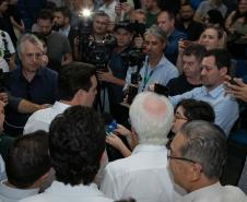 A logística do Sudoeste do Paraná vai ganhar um salto em qualidade nos próximos anos. O governador Carlos Massa Ratinho Junior iniciou nesta sexta-feira (13), por Pato Branco, uma extensa agenda voltada à melhoria da infraestrutura da região. Na cidade, ele assinou a ordem de serviço para dar início às obras de revitalização da PRC-280, agora na ligação até Clevelândia, e também lançou o edital para dar continuidade à construção do Contorno Noroeste de Pato Branco.   ”Estamos falando de investimentos que pa