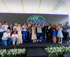 O governador Carlos Massa Ratinho Junior participou nesta sexta-feira (13) da inauguração da Pequena Central Hidrelétrica (PCH) Tito, em Clevelândia, na região Sudoeste do Paraná. A unidade, que fica às margens do Rio Chopim, tem capacidade instalada de 30 Megawatts, que é suficiente para atender cerca de 75 mil residências.  A PCH Tito é fruto de um investimento privado de cerca de R$ 240 milhões feito pela família Carraro, que também atua na região na produção de papel. Entre obras e operação da central, 
