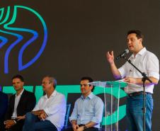 O governador Carlos Massa Ratinho Junior participou nesta sexta-feira (13) da inauguração da Pequena Central Hidrelétrica (PCH) Tito, em Clevelândia, na região Sudoeste do Paraná. A unidade, que fica às margens do Rio Chopim, tem capacidade instalada de 30 Megawatts, que é suficiente para atender cerca de 75 mil residências.  A PCH Tito é fruto de um investimento privado de cerca de R$ 240 milhões feito pela família Carraro, que também atua na região na produção de papel. Entre obras e operação da central, 