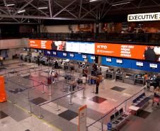 Primeiro voo da Azul direto do Paraguai desembarca lotado no Aeroporto Afonso Pena