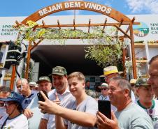 Governo entrega R$ 2,7 milhões em equipamentos para colégios agrícolas durante o Show Rural