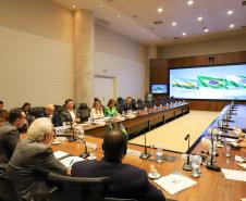 Piana apresenta ao embaixador de Ruanda potenciais parcerias com o Paraná