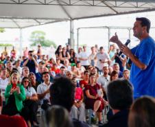 Governo entrega título de domínio de área onde vivem 350 famílias em Pontal do Paraná