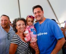 Governo entrega título de domínio de área onde vivem 350 famílias em Pontal do Paraná