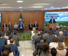 Com R$ 36 bilhões em obras, contratos dos lotes 3 e 6 das rodovias paranaenses são assinados