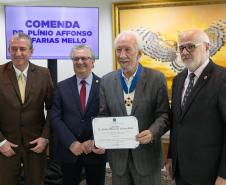 Governador em exercício recebe homenagem de representantes comerciais
