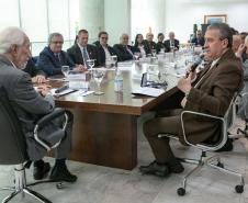 Governador em exercício recebe homenagem de representantes comerciais