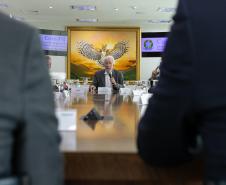 Governador em exercício recebe homenagem de representantes comerciais