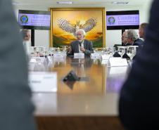 Governador em exercício recebe homenagem de representantes comerciais
