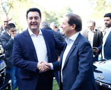 Governador destaca parceria com municípios na posse da nova diretoria da AMP
