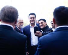 Governador destaca parceria com municípios na posse da nova diretoria da AMP