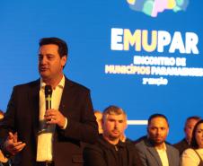 Governador destaca parceria com municípios na posse da nova diretoria da AMP