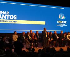 Governador destaca parceria com municípios na posse da nova diretoria da AMP