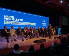 Governador destaca parceria com municípios na posse da nova diretoria da AMP