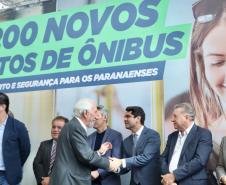 Estado vai distribuir 1.200 novos abrigos para pontos de ônibus em 30 cidades paranaenses