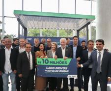 Estado vai distribuir 1.200 novos abrigos para pontos de ônibus em 30 cidades paranaenses