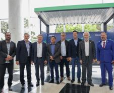 Estado vai distribuir 1.200 novos abrigos para pontos de ônibus em 30 cidades paranaenses