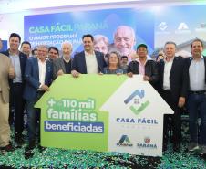 OUTRAS MODALIDADES – Além do Casa Fácil Rural, o Governo do Paraná lançou as modalidades para atender a população a partir de 60 anos (Casa Fácil Terceira Idade), as famílias residentes em favelas e assentamentos em extrema vulnerabilidade ou com risco ao meio ambiente (Casa Fácil Vida Nova), a modalidade Banheiro em Casa, que ofertará 3.419 módulos sanitários para famílias que não possuem banheiro ou dispõe de banheiros em situação improvisada; e a modalidade Paraná Regularizado que visa titular até 50 mil