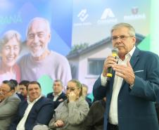 OUTRAS MODALIDADES – Além do Casa Fácil Rural, o Governo do Paraná lançou as modalidades para atender a população a partir de 60 anos (Casa Fácil Terceira Idade), as famílias residentes em favelas e assentamentos em extrema vulnerabilidade ou com risco ao meio ambiente (Casa Fácil Vida Nova), a modalidade Banheiro em Casa, que ofertará 3.419 módulos sanitários para famílias que não possuem banheiro ou dispõe de banheiros em situação improvisada; e a modalidade Paraná Regularizado que visa titular até 50 mil