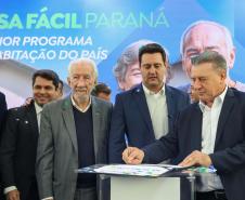 Casa Fácil Paraná chega a 110 mil famílias beneficiadas e investirá mais R$ 1,5 bilhão