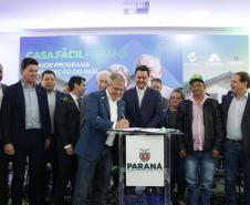 Casa Fácil Paraná chega a 110 mil famílias beneficiadas e investirá mais R$ 1,5 bilhão