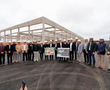 Darci Piana visita obras de nova fábrica bilionária da LG em Fazenda Rio Grande
