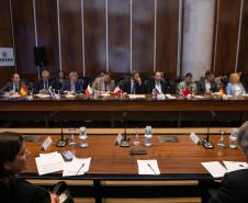 Governador recebe comitiva da União Europeia para fortalecer laços com o Paraná