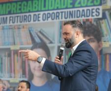 Da escola ao estágio: jovens ganham autonomia com programa de empregabilidade