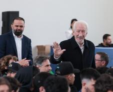 Estado aproxima escolas e empresas para criar 40 mil vagas de estágio em 2025