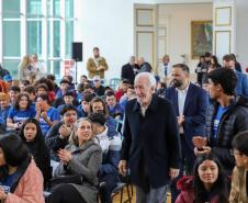 Estado aproxima escolas e empresas para criar 40 mil vagas de estágio em 2025