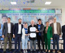 Estado aproxima escolas e empresas para criar 40 mil vagas de estágio em 2025