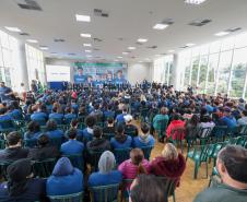 Estado aproxima escolas e empresas para criar 40 mil vagas de estágio em 2025