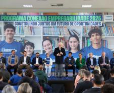 Estado aproxima escolas e empresas para criar 40 mil vagas de estágio em 2025