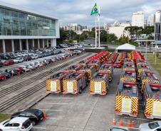 Caminhões, ambulâncias e sonar: governador entrega equipamentos aos BombeirosJonathan Campos/AEN