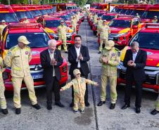 Caminhões, ambulâncias e sonar: governador entrega equipamentos aos BombeirosJonathan Campos/AEN