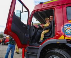 Caminhões, ambulâncias e sonar: governador entrega equipamentos aos BombeirosJonathan Campos/AEN