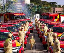 Caminhões, ambulâncias e sonar: governador entrega equipamentos aos BombeirosJonathan Campos/AEN