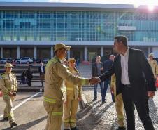Caminhões, ambulâncias e sonar: governador entrega equipamentos aos BombeirosJonathan Campos/AEN