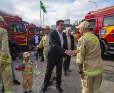 Caminhões, ambulâncias e sonar: governador entrega equipamentos aos BombeirosJonathan Campos/AEN