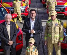Caminhões, ambulâncias e sonar: governador entrega equipamentos aos BombeirosJonathan Campos/AEN