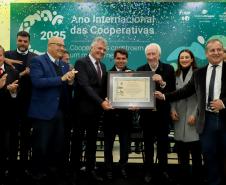 Modelo reconhecido pela ONU, cooperativismo do Paraná é celebrado no Palácio Iguaçu