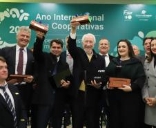 Modelo reconhecido pela ONU, cooperativismo do Paraná é celebrado no Palácio Iguaçu