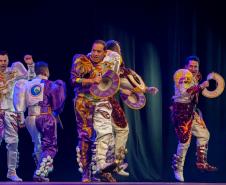 Piana participa da abertura do 63º Festival Folclórico de Etnias, que reúne 2 mil artistas