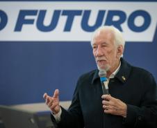 Mais tecnologia: Estado entrega 25 mil tablets e 2,8 mil carrinhos de recarga para escolas